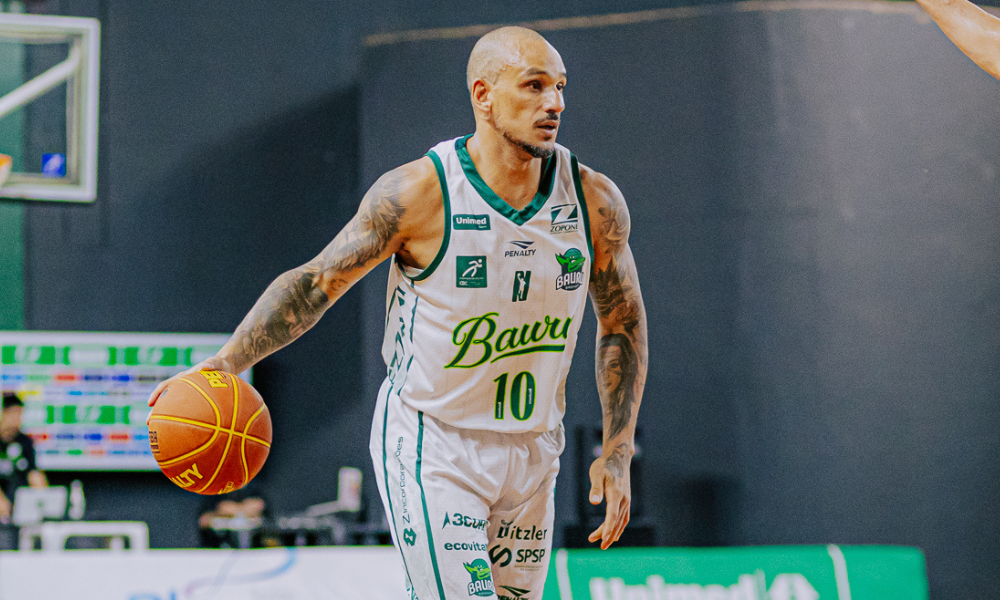 Alex Garcia no jogo entre Bauru e Fortaleza no NBB