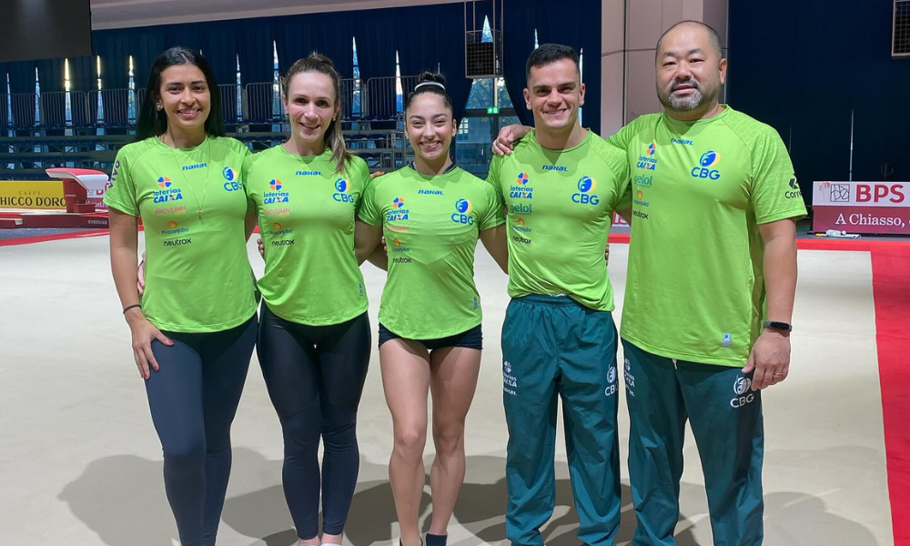 Caio Souza e Julia Soares com seus técnicos no Memorial Arturo Gander