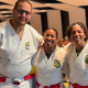 Rafael Silva Baby, Ketleyn Quadros e Rafaela Silva posam para foto com as faixas corais de kodansha