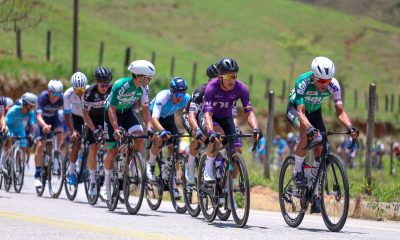 João Gaspar junto ao pelotão dianteiro no Tour do Rio de ciclismo estrada