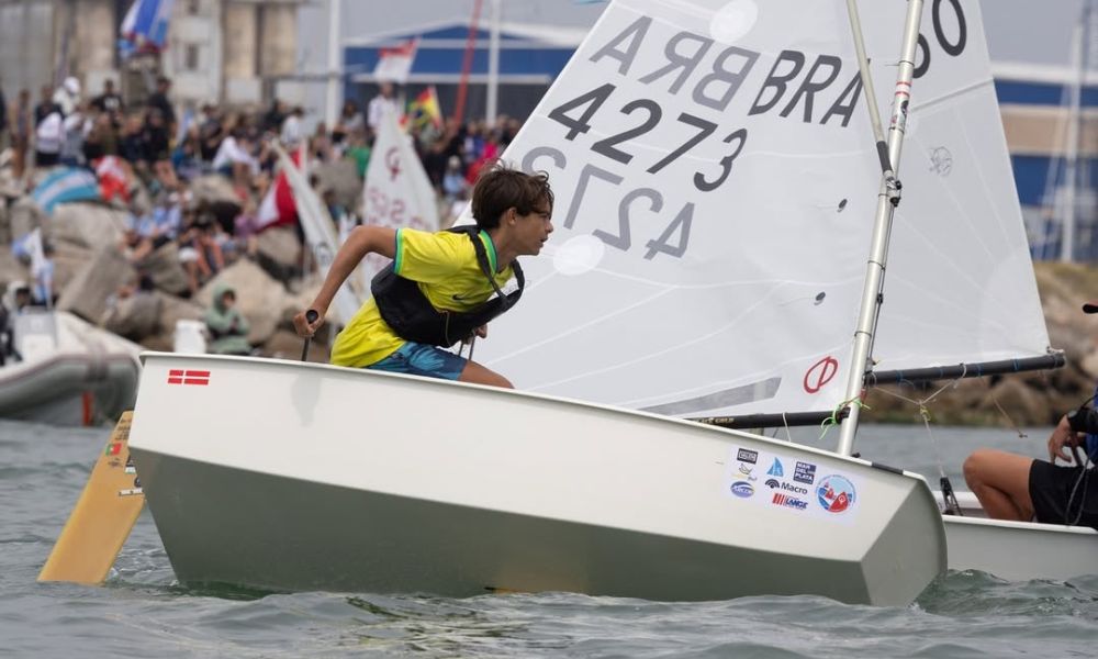 Arthur Back ficou em segundo lugar no Mundial de optimist, disputado em Mar Del Plata, na Argentina (Matias Capizzano/Divulgação)