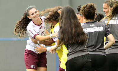 Ana Luiza comemora gol da Ferroviária, que abriu placar contra o Flamengo — Foto: Marcos Riboli/Ag. Paulistão