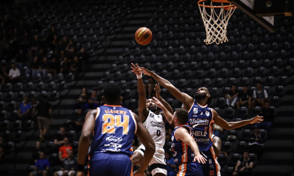 Corinthians perde para Unifacisa no estouro do cronômetro pelo NBB