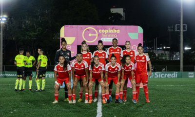 Jogadoras do Inter perfiladas antes do jogo contra o São Paulo pela Copinha (Reprodução/X/@GuriasColoradas)