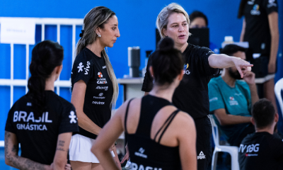 técnica Camila Ferezin na seletiva da seleção brasileira de conjunto