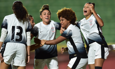 Jogadoras do Corinthians comemoram gol na Copinha Feminina