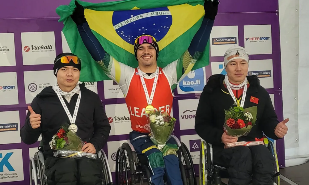 Cristian Ribera no pódio da Copa do Mundo