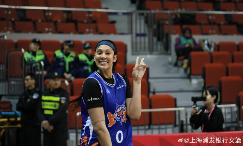 Kamilla Cardoso em jogo do Shanghai Swordfish na WCBA