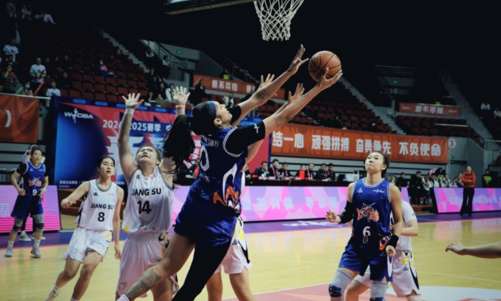 Kamilla Cardoso em jogo do Shanghai Swordfish na WCBA