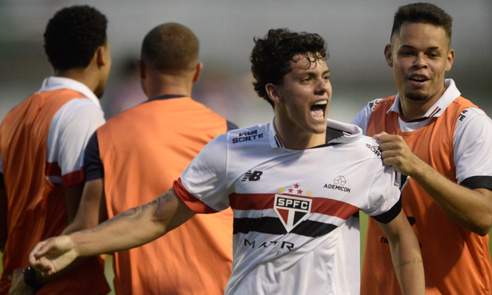 São Paulo em ação em partida da categoria Sub-20 (Foto: Jhony Pinho)