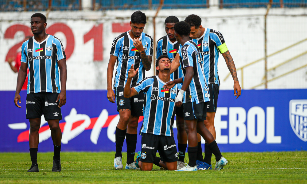 Jogadores do Grêmio no jogo contra o Porto Vitória pela Copinha