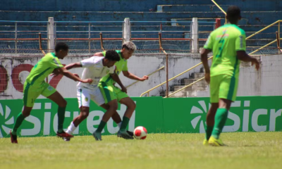 Jogadores do Vitória da Conquista e do Porto Vitória, pela Copinha