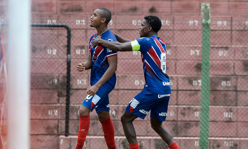 Jogadores do Bahia durante uma partida da Copinha, que também é jogada por Guarani, Água Santa e Ferroviária