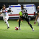 Jogador do Botafogo conduz a bola em jogo da Copinha. Cariocas enfrentam Floresta CE no domingo