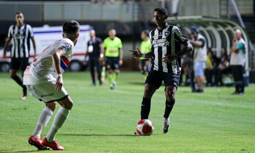 Botafogo estreou contra o Fast Clube-AM, em Votuporanga, na Copinha de 2025 - Foto: Henrique Lima/BFR