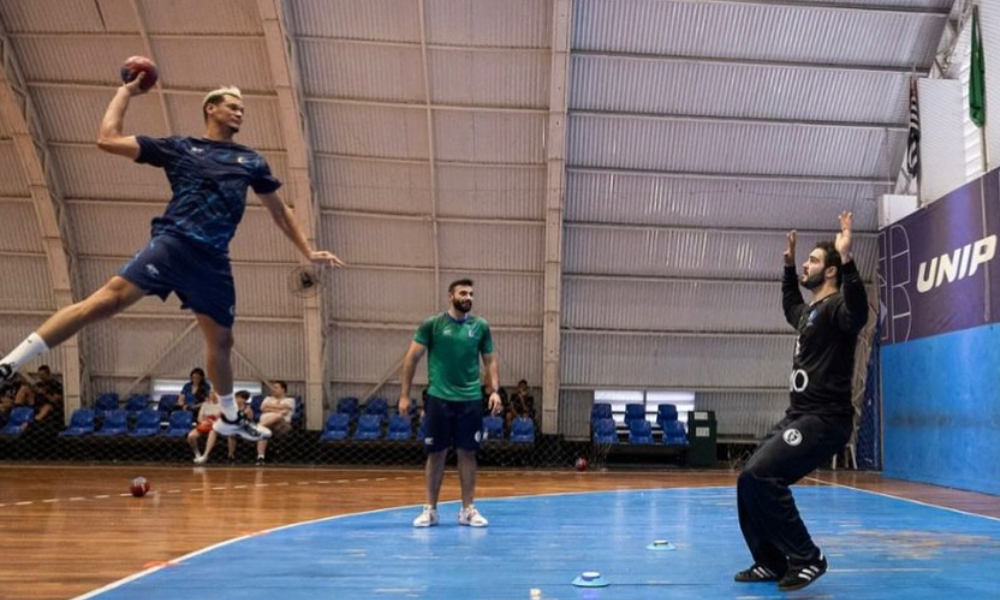 Thiagus Petrus em treino antes do Mundial de handebol masculino de 2025