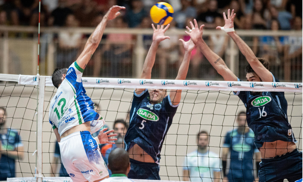 Joinville vence o líder Sada Cruzeiro pela Superliga de vôlei masculino